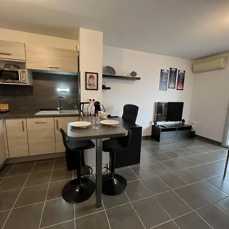 Apartment Le Skywalker : T2 Avec Parking & Balcon